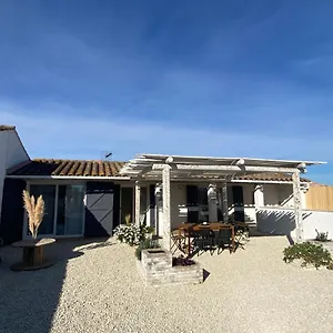  Hébergement de vacances Mas Des Oliviers, Maison Avec Piscine Privative Et Chauffee Locamargue France
